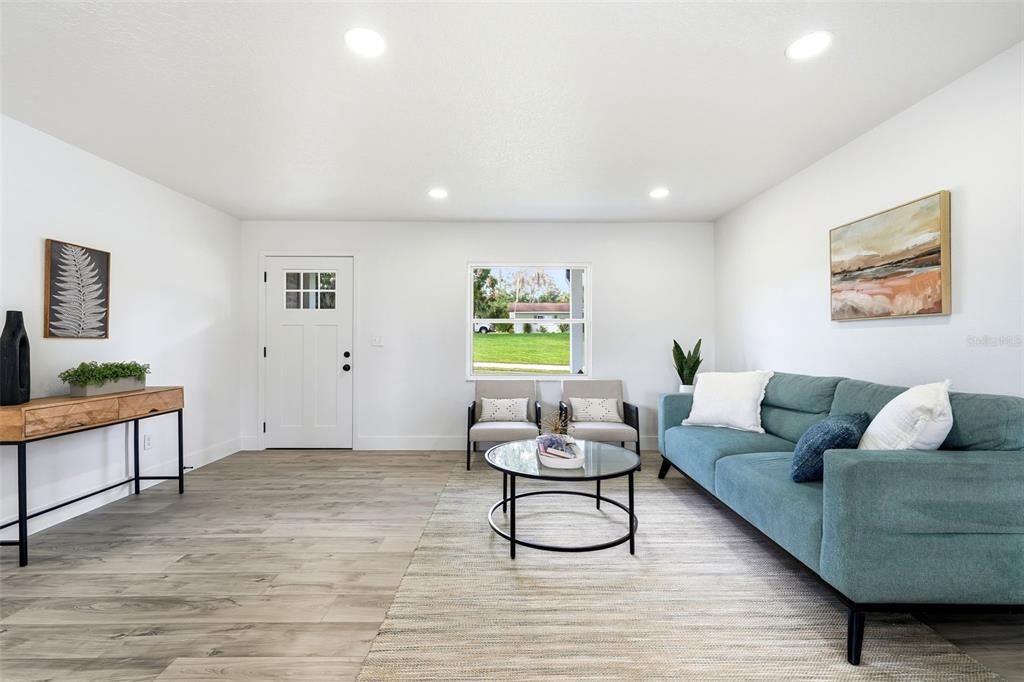 Active With Contract: $279,900 (2 beds, 2 baths, 1100 Square Feet)