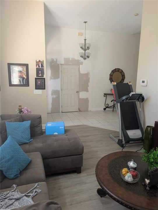 Active With Contract: $445,500 (4 beds, 3 baths, 2317 Square Feet)