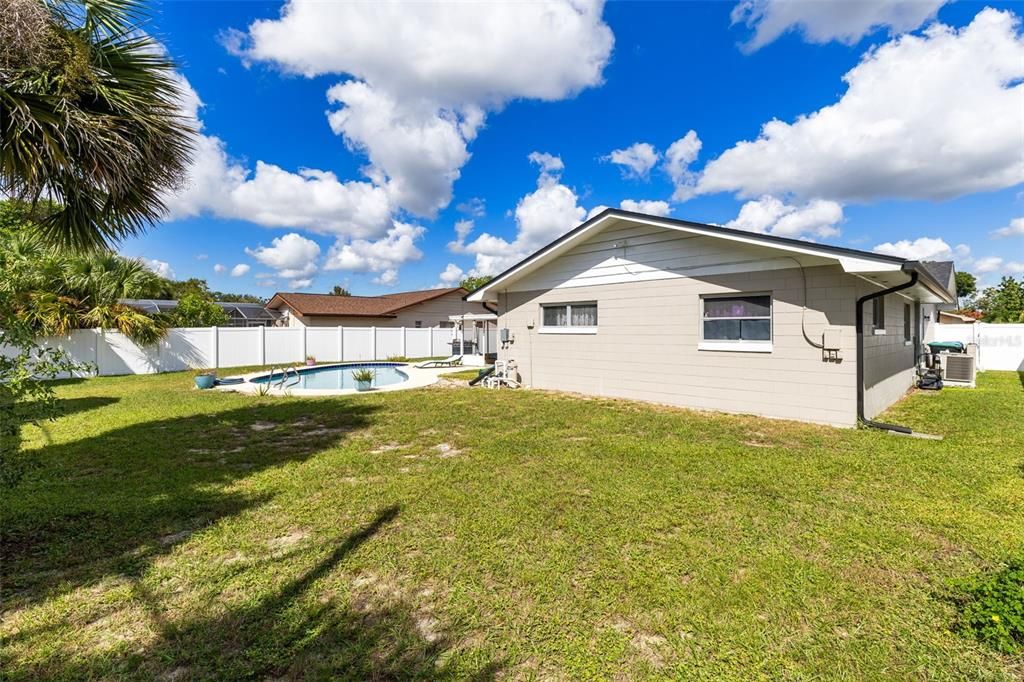 Active With Contract: $415,000 (4 beds, 2 baths, 1907 Square Feet)