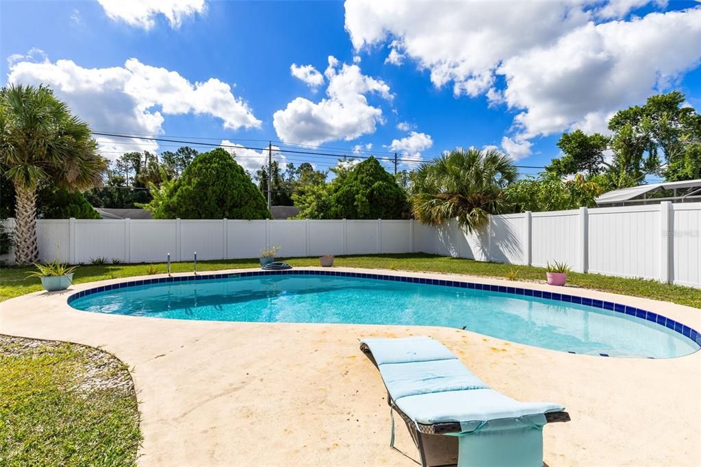 Active With Contract: $415,000 (4 beds, 2 baths, 1907 Square Feet)