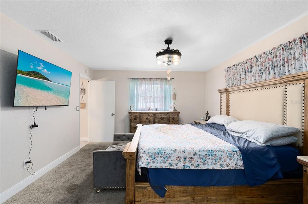 Active With Contract: $415,000 (4 beds, 2 baths, 1907 Square Feet)