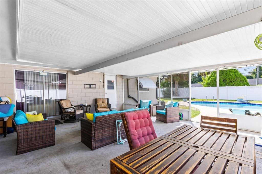 Active With Contract: $415,000 (4 beds, 2 baths, 1907 Square Feet)