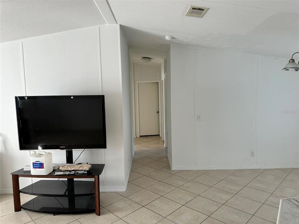 待售: $265,000 (4 贝兹, 2 浴室, 1473 平方英尺)