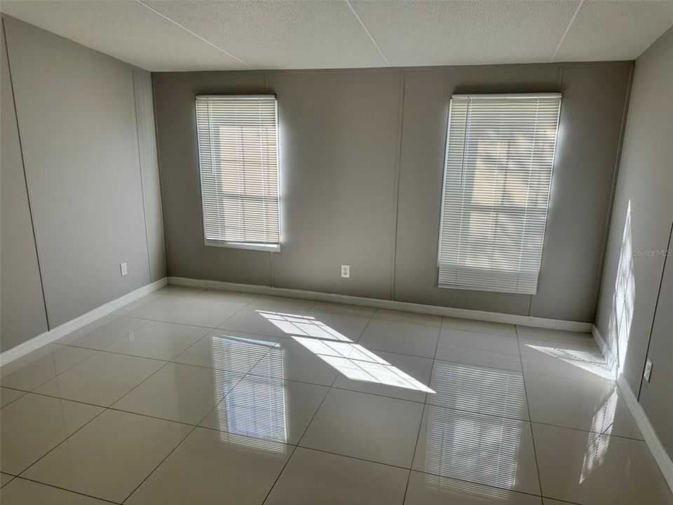 待售: $265,000 (4 贝兹, 2 浴室, 1473 平方英尺)