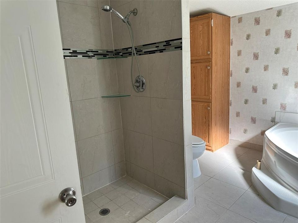 待售: $265,000 (4 贝兹, 2 浴室, 1473 平方英尺)