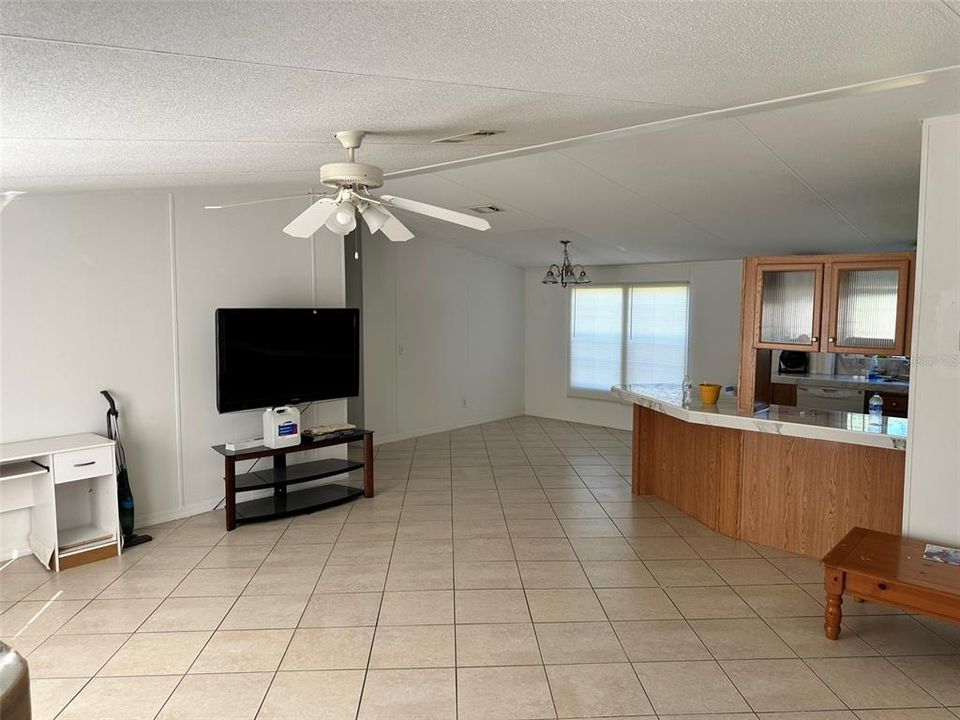 待售: $265,000 (4 贝兹, 2 浴室, 1473 平方英尺)