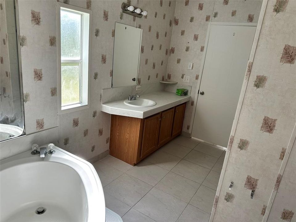 待售: $265,000 (4 贝兹, 2 浴室, 1473 平方英尺)