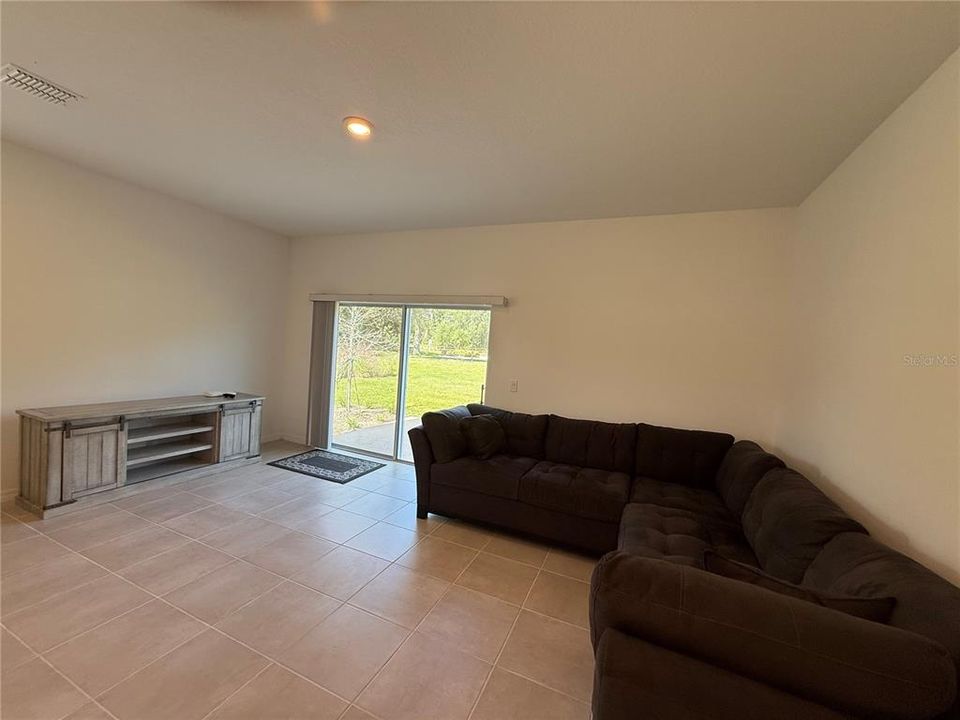 For Sale: $294,500 (3 beds, 2 baths, 1552 Square Feet)