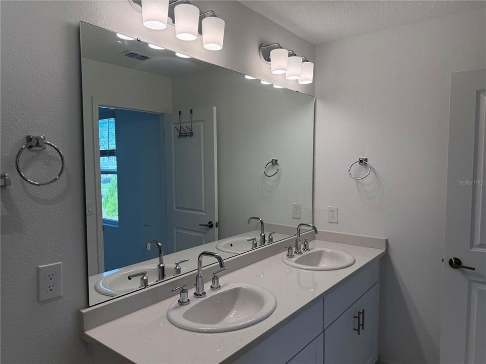 For Sale: $294,500 (3 beds, 2 baths, 1552 Square Feet)