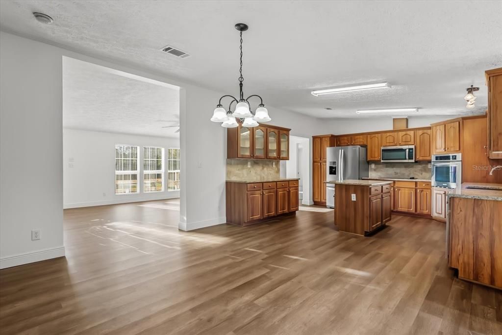 待售: $464,000 (3 贝兹, 2 浴室, 2006 平方英尺)