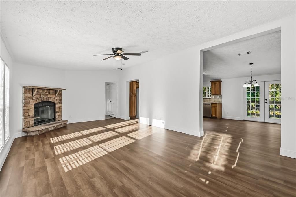 待售: $464,000 (3 贝兹, 2 浴室, 2006 平方英尺)