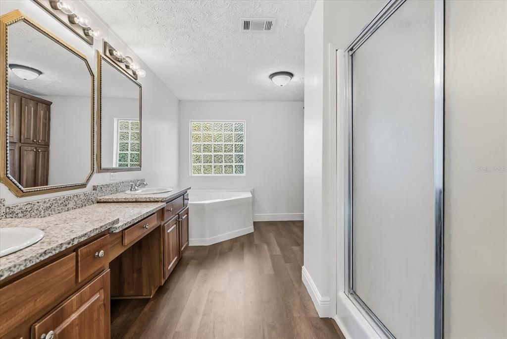 待售: $464,000 (3 贝兹, 2 浴室, 2006 平方英尺)