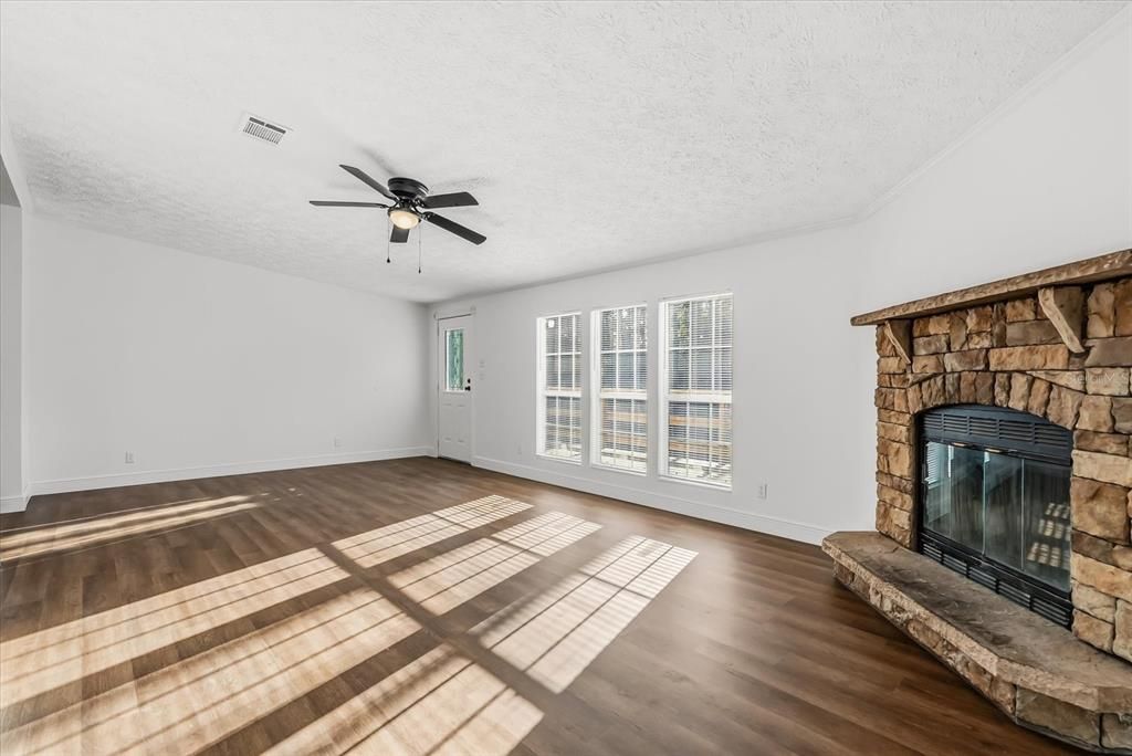 待售: $464,000 (3 贝兹, 2 浴室, 2006 平方英尺)