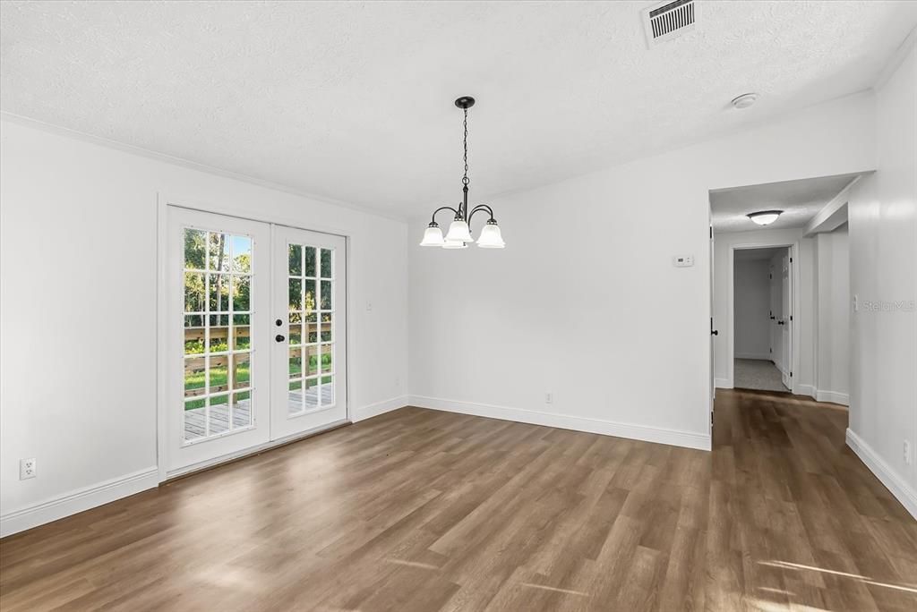 待售: $464,000 (3 贝兹, 2 浴室, 2006 平方英尺)