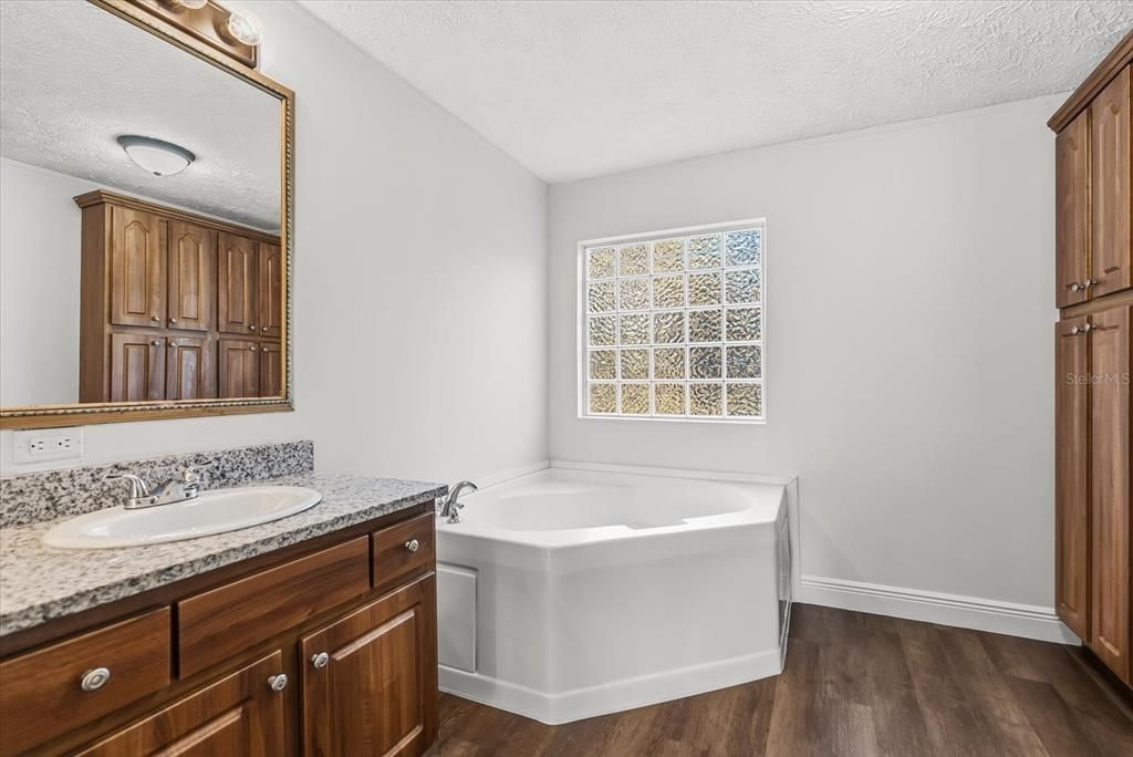 待售: $464,000 (3 贝兹, 2 浴室, 2006 平方英尺)