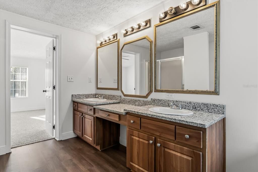 待售: $464,000 (3 贝兹, 2 浴室, 2006 平方英尺)