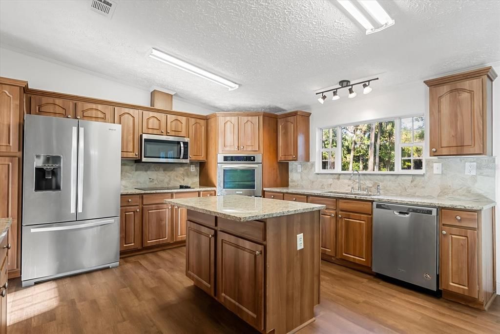 待售: $464,000 (3 贝兹, 2 浴室, 2006 平方英尺)