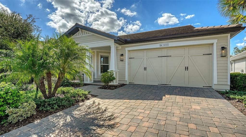 Под контрактом: $868,000 (3 спален, 2 ванн, 2281 Квадратных фут)