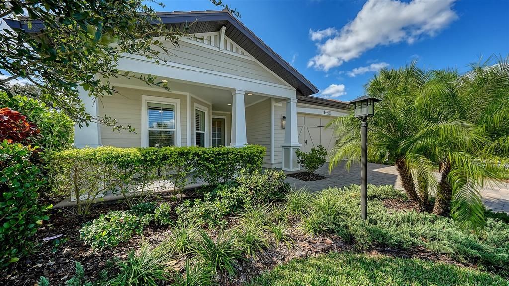 Под контрактом: $868,000 (3 спален, 2 ванн, 2281 Квадратных фут)