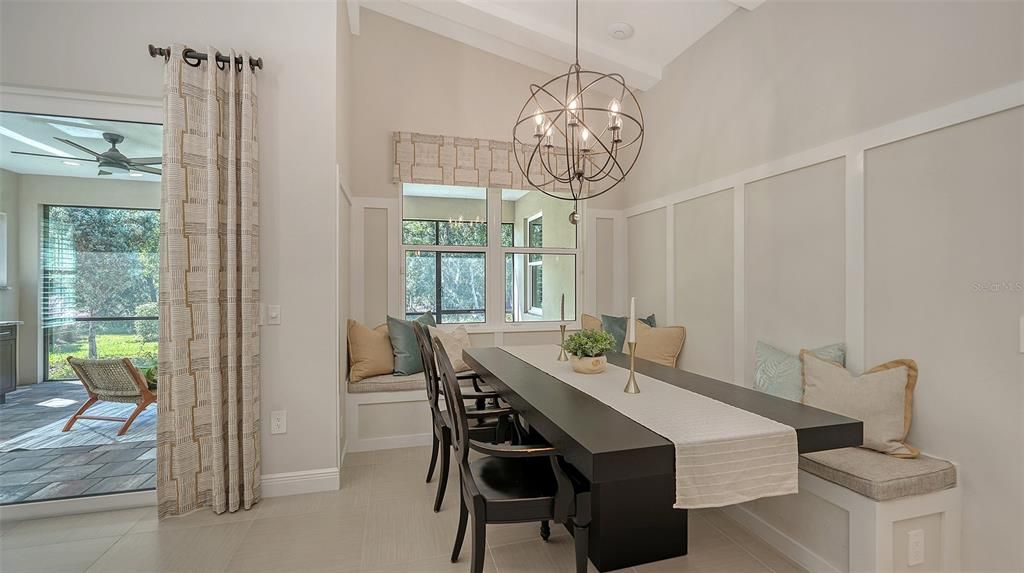 Под контрактом: $868,000 (3 спален, 2 ванн, 2281 Квадратных фут)