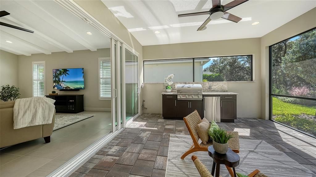 Под контрактом: $868,000 (3 спален, 2 ванн, 2281 Квадратных фут)