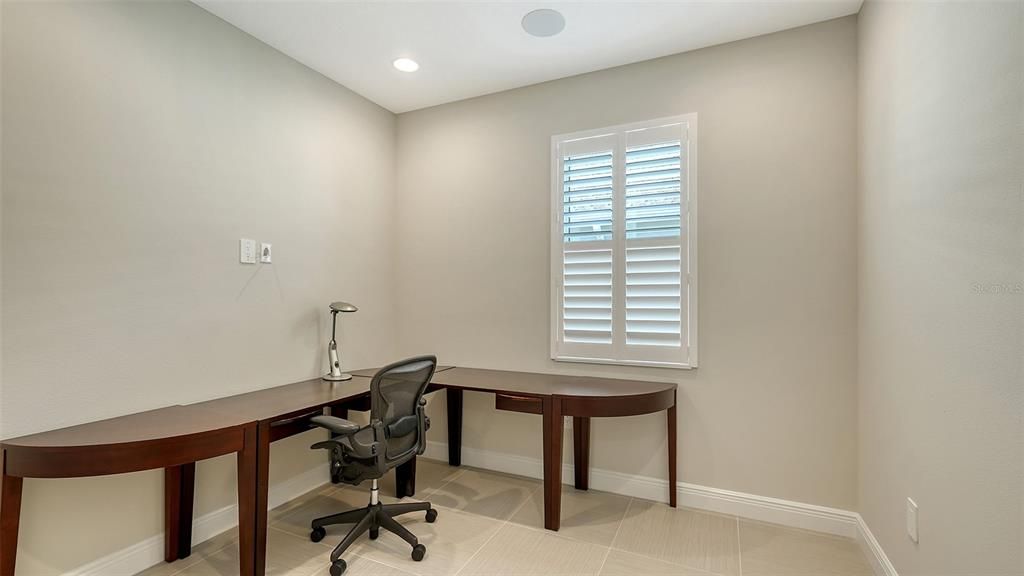 Под контрактом: $868,000 (3 спален, 2 ванн, 2281 Квадратных фут)