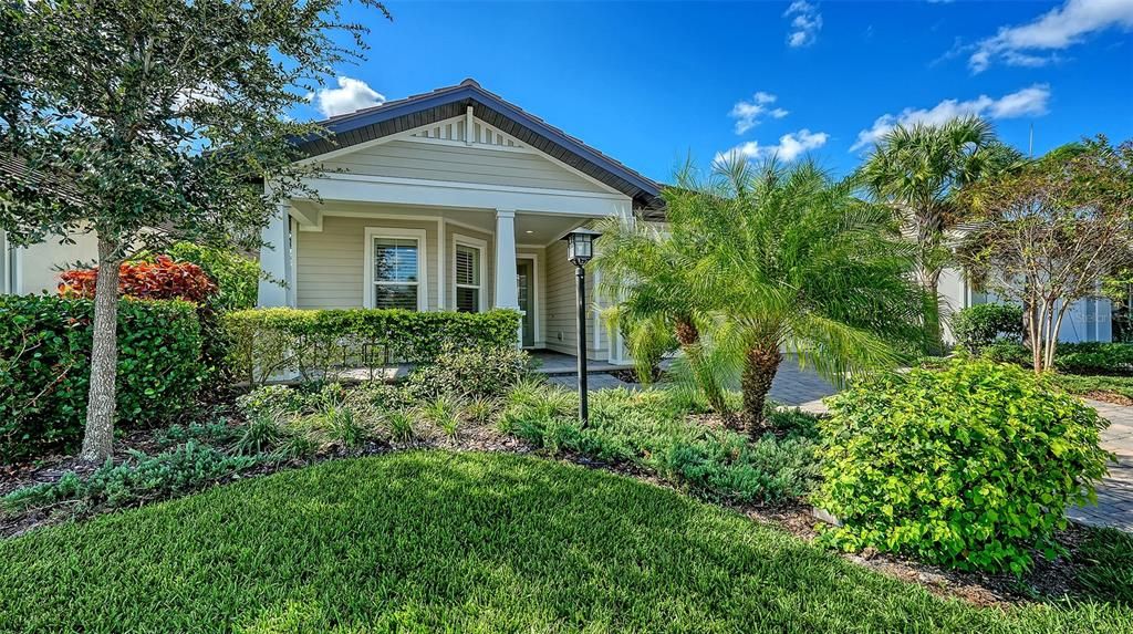 Под контрактом: $868,000 (3 спален, 2 ванн, 2281 Квадратных фут)