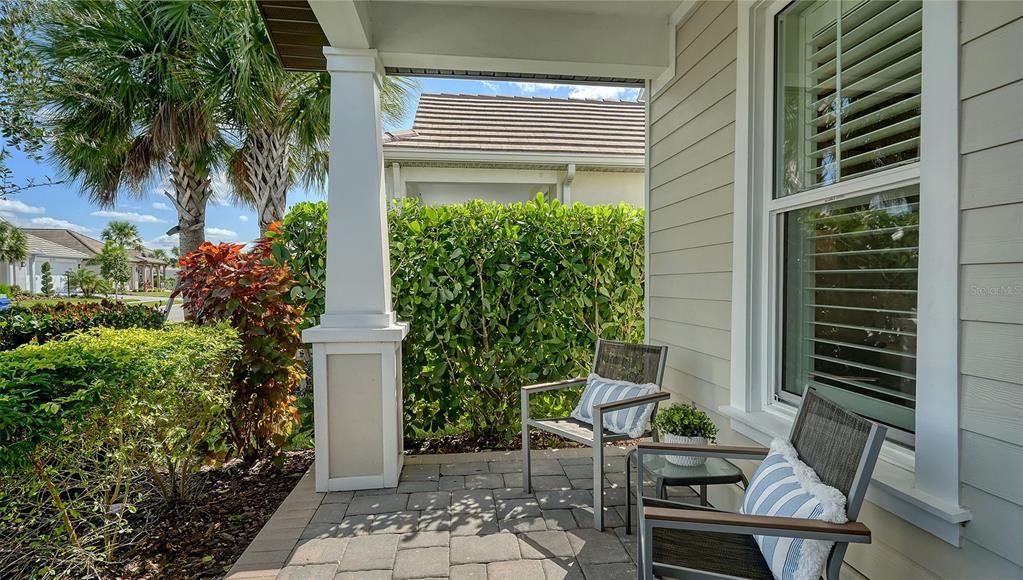 Под контрактом: $868,000 (3 спален, 2 ванн, 2281 Квадратных фут)