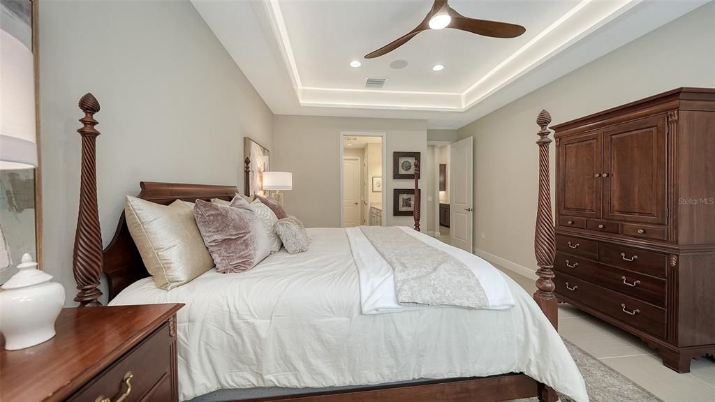 Под контрактом: $868,000 (3 спален, 2 ванн, 2281 Квадратных фут)