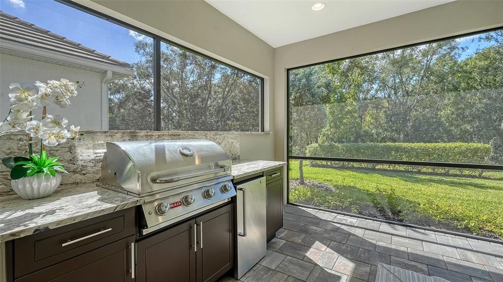 Под контрактом: $868,000 (3 спален, 2 ванн, 2281 Квадратных фут)