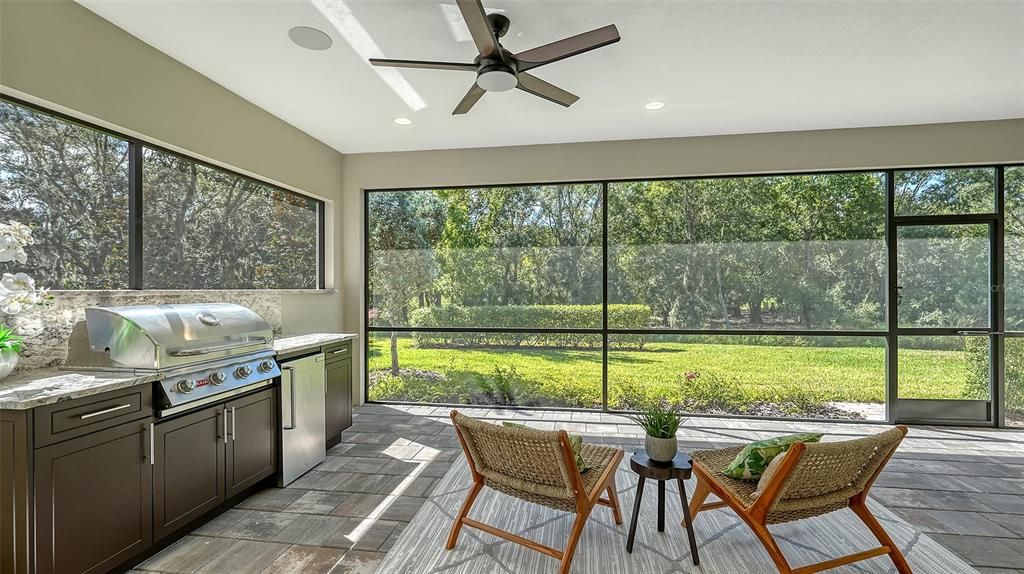 Под контрактом: $868,000 (3 спален, 2 ванн, 2281 Квадратных фут)