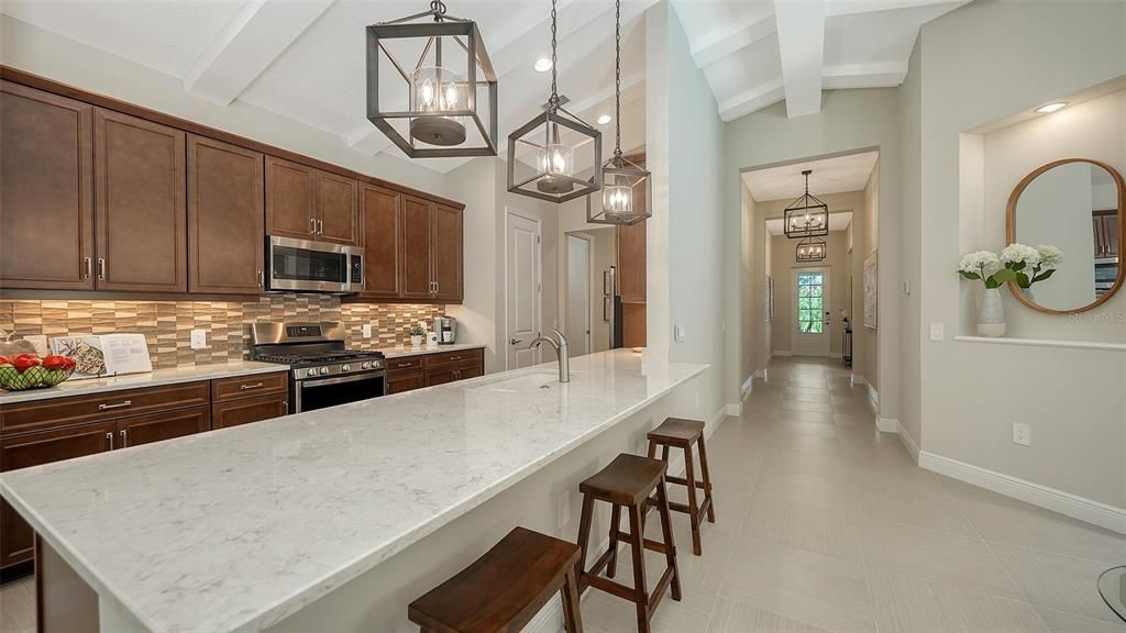 Под контрактом: $868,000 (3 спален, 2 ванн, 2281 Квадратных фут)