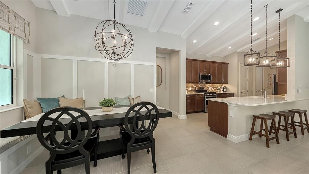 Под контрактом: $868,000 (3 спален, 2 ванн, 2281 Квадратных фут)