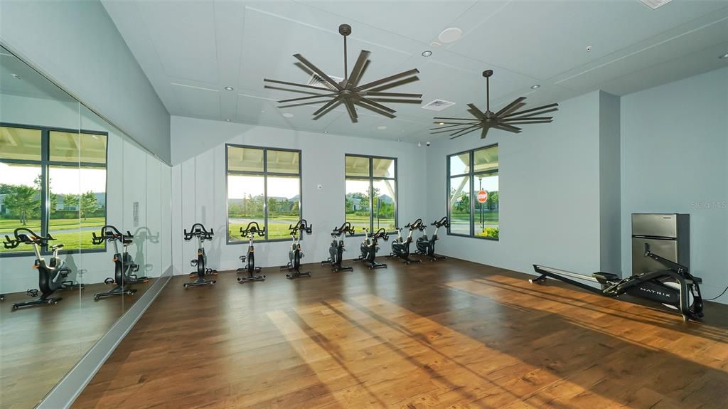 Под контрактом: $868,000 (3 спален, 2 ванн, 2281 Квадратных фут)