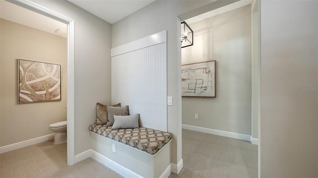 Под контрактом: $868,000 (3 спален, 2 ванн, 2281 Квадратных фут)