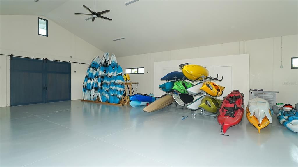 Под контрактом: $868,000 (3 спален, 2 ванн, 2281 Квадратных фут)