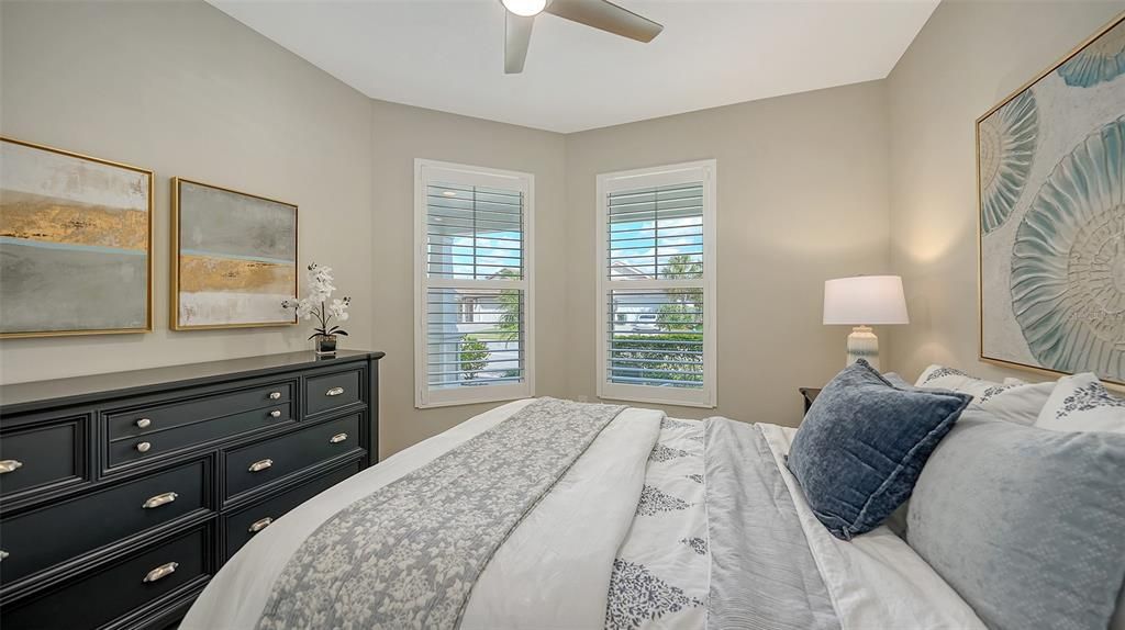 Под контрактом: $868,000 (3 спален, 2 ванн, 2281 Квадратных фут)