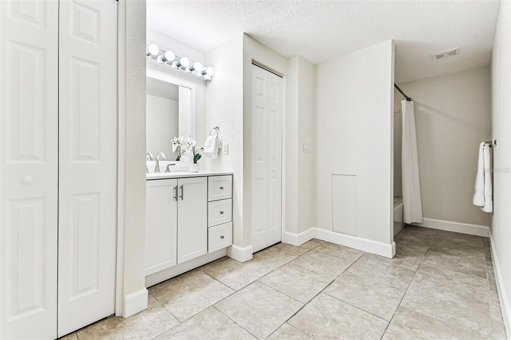 待售: $549,000 (5 贝兹, 3 浴室, 2412 平方英尺)