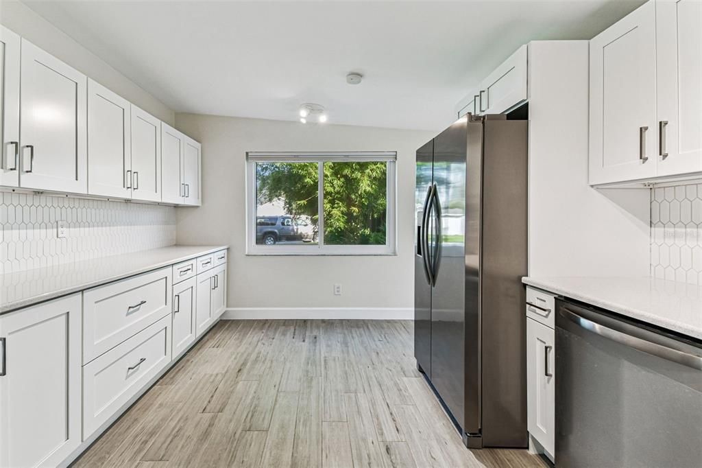 待售: $549,000 (5 贝兹, 3 浴室, 2412 平方英尺)