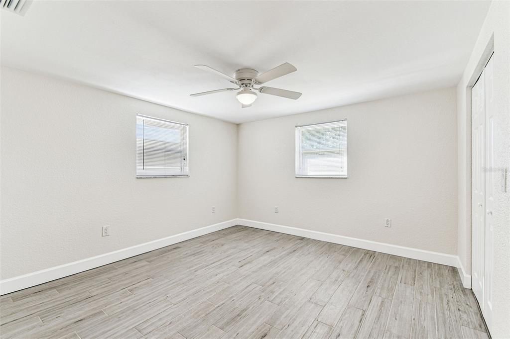 待售: $549,000 (5 贝兹, 3 浴室, 2412 平方英尺)