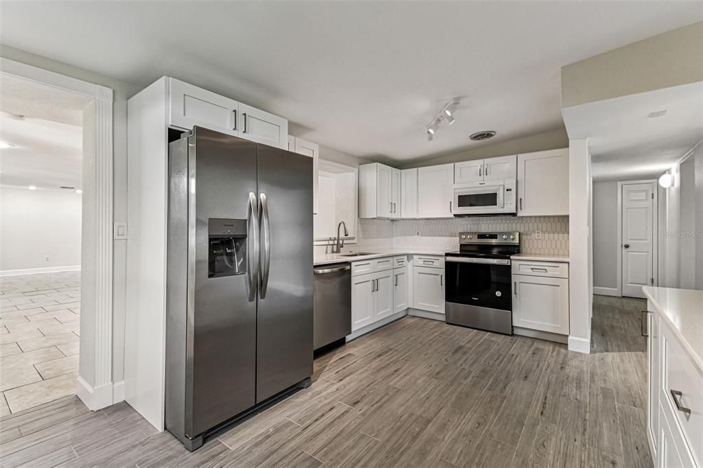 待售: $549,000 (5 贝兹, 3 浴室, 2412 平方英尺)