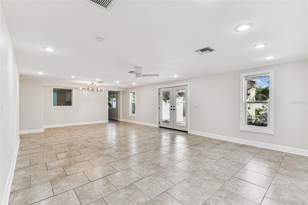 待售: $549,000 (5 贝兹, 3 浴室, 2412 平方英尺)