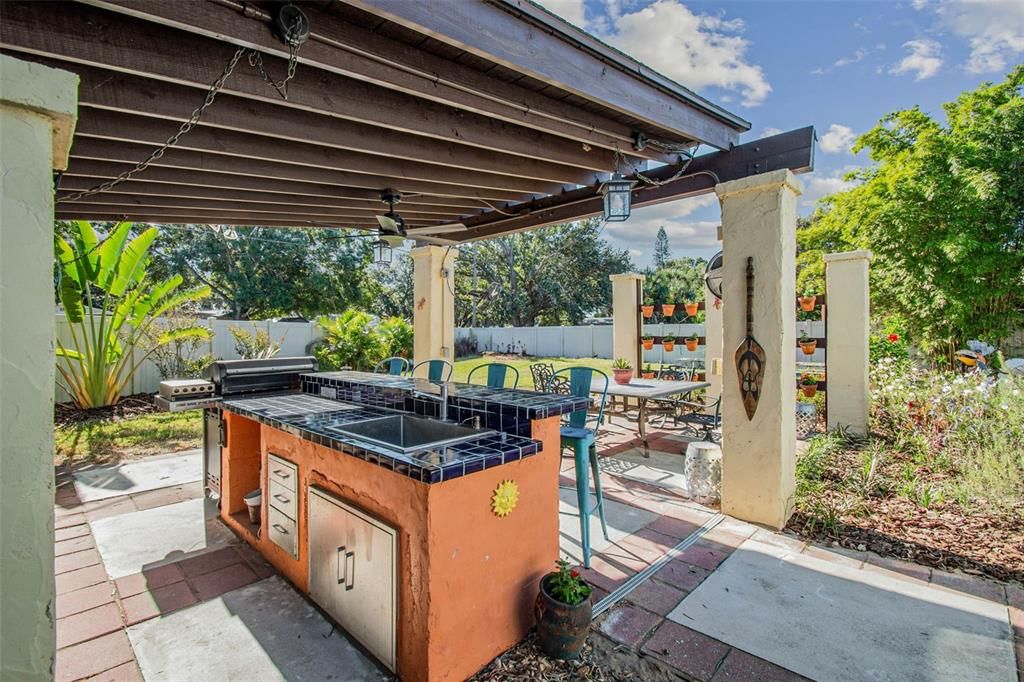 待售: $549,000 (5 贝兹, 3 浴室, 2412 平方英尺)