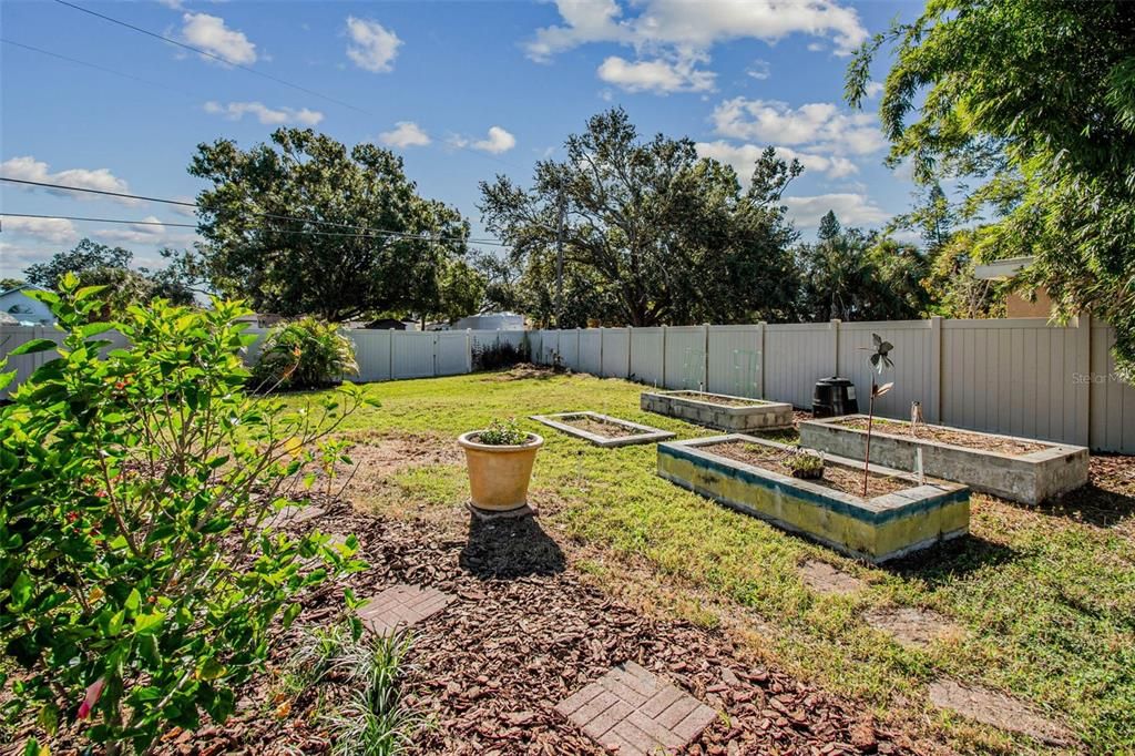 待售: $549,000 (5 贝兹, 3 浴室, 2412 平方英尺)