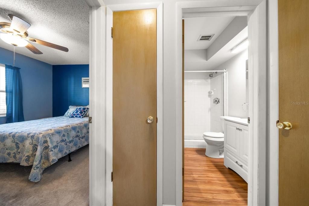 На продажу: $165,000 (2 спален, 2 ванн, 900 Квадратных фут)