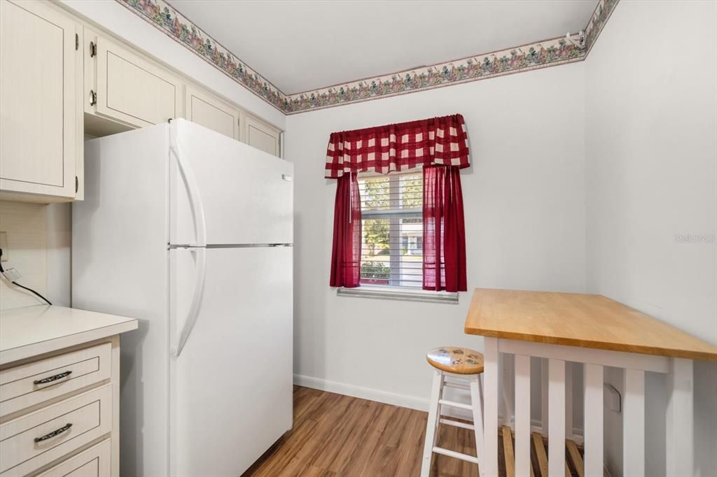 На продажу: $165,000 (2 спален, 2 ванн, 900 Квадратных фут)