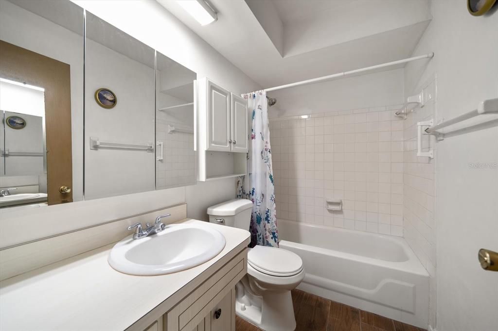 На продажу: $165,000 (2 спален, 2 ванн, 900 Квадратных фут)