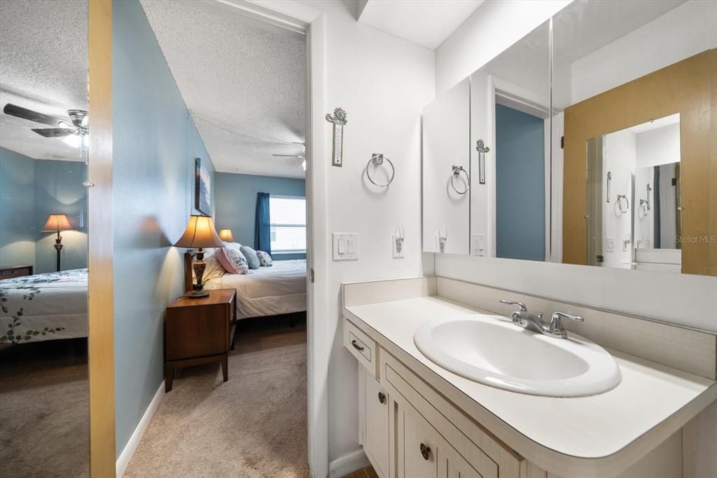 На продажу: $165,000 (2 спален, 2 ванн, 900 Квадратных фут)