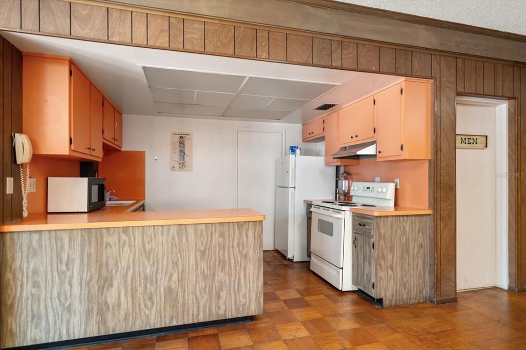 На продажу: $165,000 (2 спален, 2 ванн, 900 Квадратных фут)