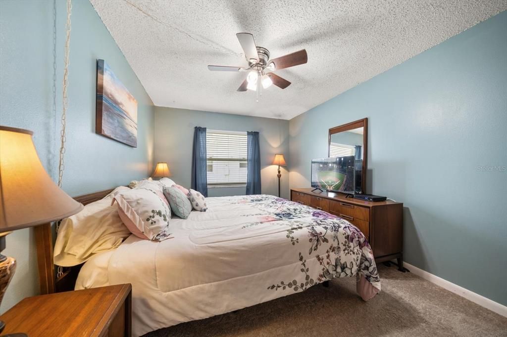 На продажу: $165,000 (2 спален, 2 ванн, 900 Квадратных фут)